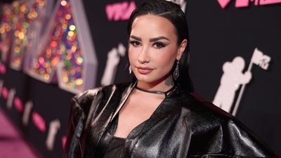 Demi Lovato's bathroom is the epitome of harmonious living — design experts love her shared space