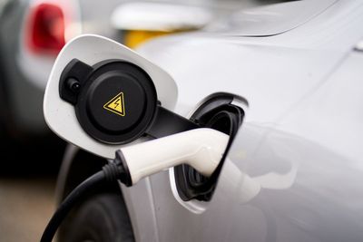 New law requires 22% of cars sold in UK to be zero-emission