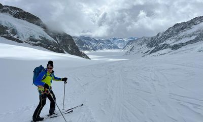 My ski touring adventure in Switzerland: the storm intensified and my goggles froze