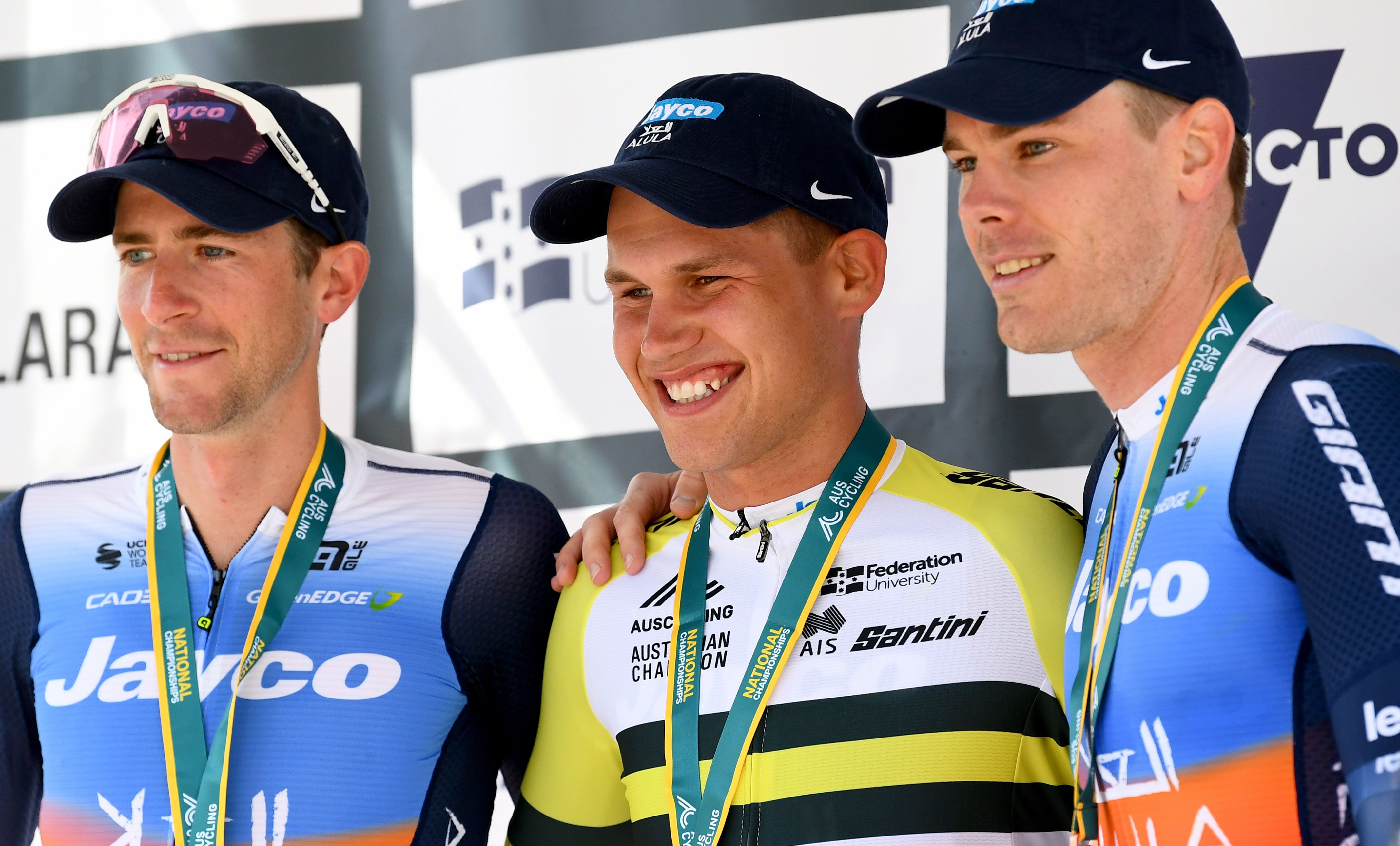 Luke Plapp overcomes bike swap to win elite men's Australian time trial  title