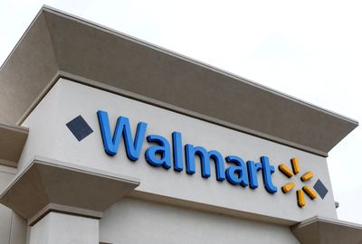Terrifying abduction attempt thwarted by vigilant sibling at Walmart!