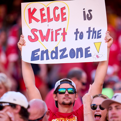 A Swiftie Uncovered a Taylor Swift Interview From 2009 That Low-Key Predicts Her Travis Kelce Romance