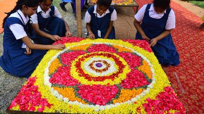 Five-day annual rose show begins in Vijayawada