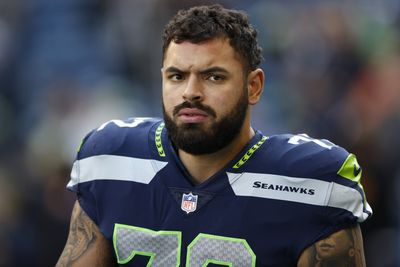 Knee injury for Seahawks RT Abe Lucas is ‘really bothering him’