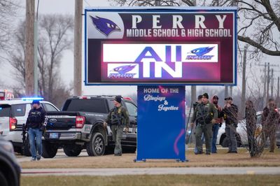 Watch: Law enforcement responds to Iowa school shooting