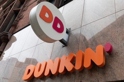 Exploding toilet at a Dunkin’ store in Florida left a customer filthy and injured, lawsuit claims