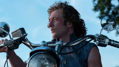 Jeremy Allen White Followed Up His Iron Claw Appearance With A Calvin Klein Underwear Ad, And The Internet Can't Stop Talking About It