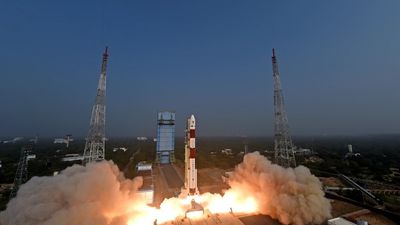 India launches X-ray satellite to study black holes, supernovas and more (video)