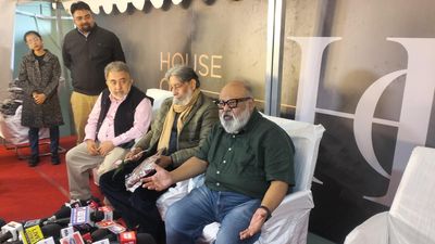 Theatre should work independently, says thespian Saurabh Shukla in Patna