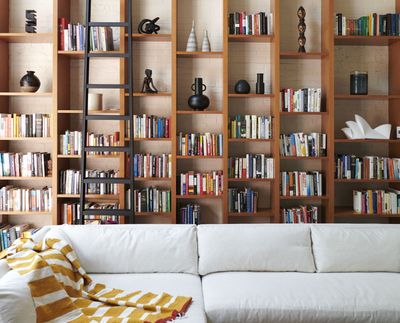 "Now This is How You Declutter Books!" The 3 Steps to Edit Down Your Library and Embrace More Minimalist Shelves