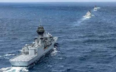 Indian naval warship reaches hijacked vessel, issues warning to pirates