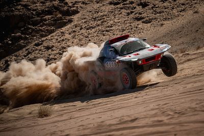 Sainz expects to "suffer a lot" at start of Dakar Rally