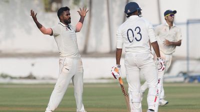 Ranji Trophy | Mohammed and Warrier call the shots as TN restricts Gujarat