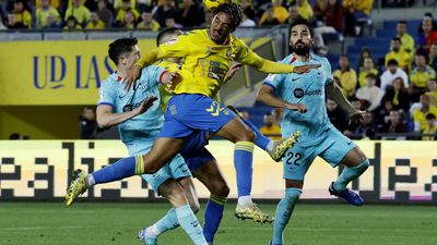 Barcelona edges Las Palmas with late Gundogan goal