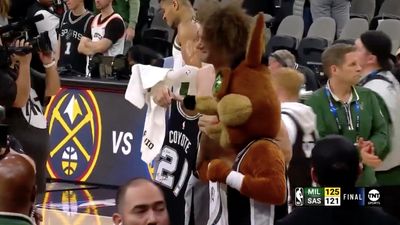 Robin Lopez Swaps Jerseys With Spurs Mascot After Bucks Win