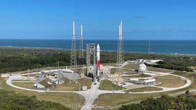 Vulcan Centaur rocket arrives at pad ahead of debut launch (photos)