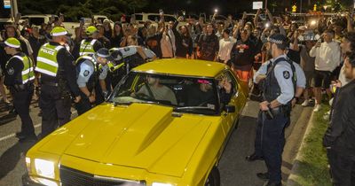 'Let them go': Summernats crowd erupts after police escort car from Fringe Festival