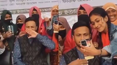 Viral Video: Shakib Al Hasan yawns on stage, takes uninterested selfies during election campaign
