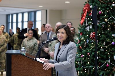 Governor Hochul unveils groundbreaking M self-filtering pool in NYC!