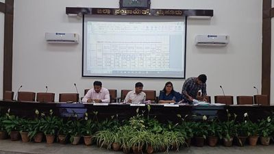 Take up more tree planting drives under MGNREGA: Secretary