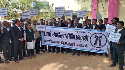 Advocates boycott courts in Vaniyambadi demanding Combined Court Complex