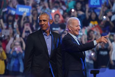 Obama helps bolster Biden campaign