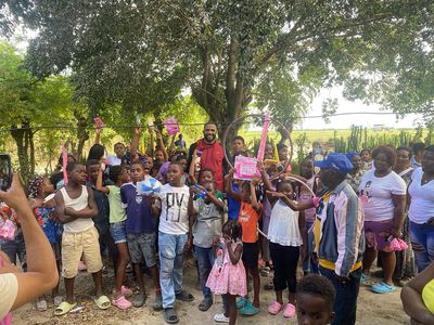 Reymin Guduan Spreads Joy through Generosity and Community Support