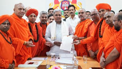 OBC, Dalit seers urge Karnataka govt. to accept caste census report