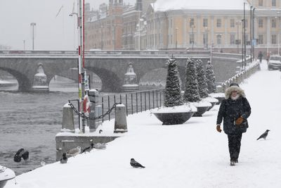 Snowfall surpasses expectations, record broken in Boston, New York disappointed