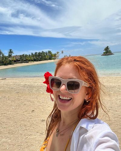 Isla Fisher Shares Summery Photos on Instagram