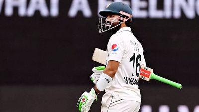 WATCH: Mohammad Rizwan refuses to shake hands with female members of Glenn McGrath's family at the SCG