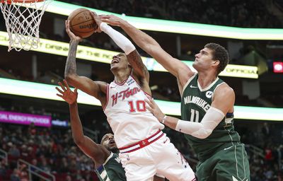 Takeaways: Jabari Smith Jr. sparks Rockets in upset win over Bucks, Giannis Antetokounmpo