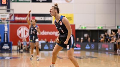 Fire stay top of WNBL ladder with win over Bendigo