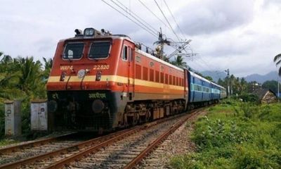 Delhi: 22 trains running late due to fog