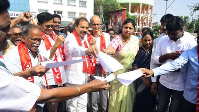 Andhra Pradesh govt. orders striking Anganwadi workers to resume duties immediately or face action