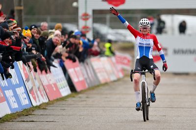 Puck Pieterse clinches crash-marred Zonhoven World Cup with solo triumph