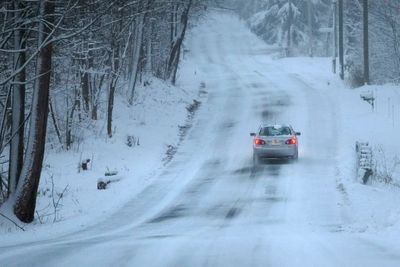 Winter weather buffets both US coasts; snow spreads across Northeast while Sierra faces heavy snow