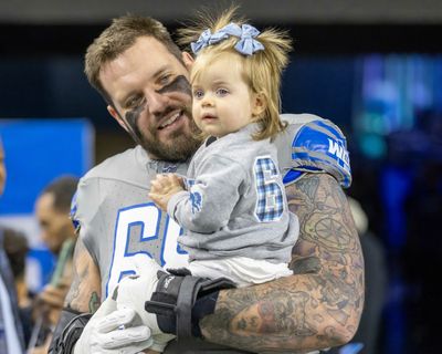 Lions social media has fun with Taylor Decker reporting to work