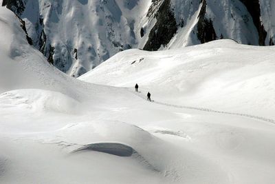 Two hikers on snowshoes, hit by avalanche in Italian Alps near Switzerland, are dead, rescuers say