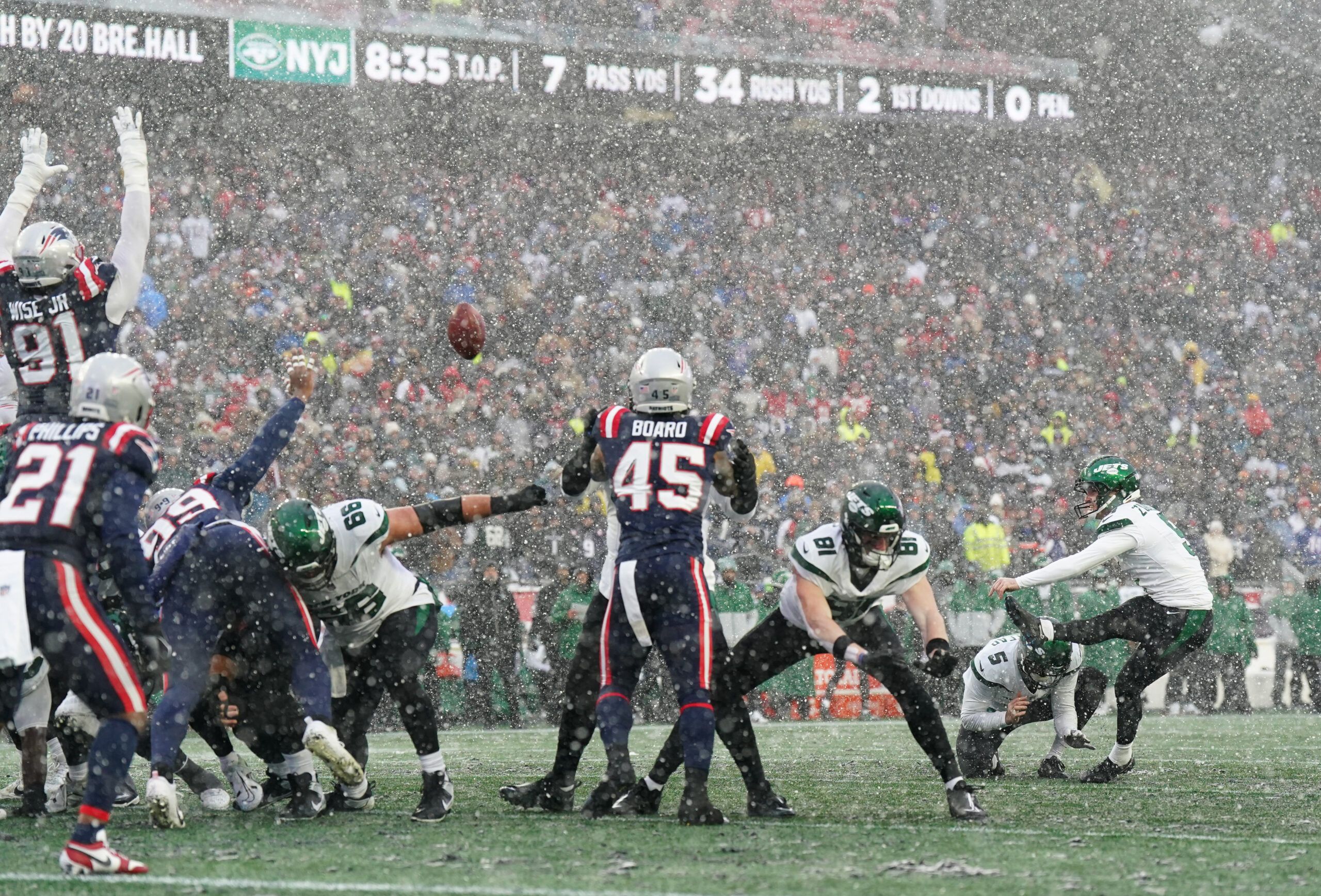 Greg Zuerlein of Jets with doink on fieldgoal attempt