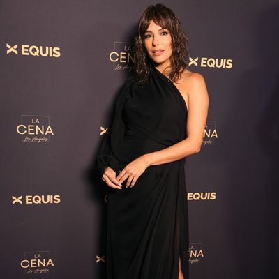 Eva Longoria Opted for a ‘Flashdance’-esque Wig—Complete with Bangs—to Shake It Up a Little on the Red Carpet