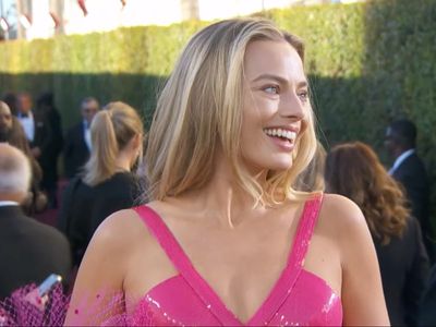 Margot Robbie wears pink gown inspired by 1977 Barbie to Golden Globes
