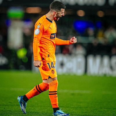 José Gayà: A Dynamic Portrait of Triumph on the Field