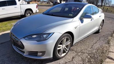 Someone Paid $7,800 For This 269K-Mile Tesla Model S Possibly With An Original Battery