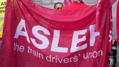 Tube strikes: Aslef drivers now demand 12% pay rise after Sadiq Khan finds £30m to avert week-long walkouts