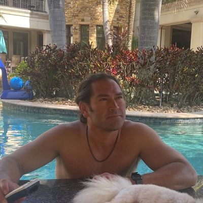 The Poolside Oasis: Johnny Damon's Cool Escape from Everyday Life