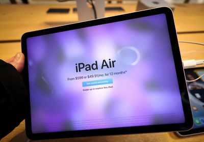 Revolutionary Apple Vision Pro Hits Shelves in February!