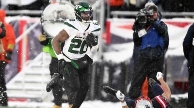 Jets RB Breece Hall’s Near-1,000-Yard Season Ended On Cringeworthy Mistake by Coaching Staff
