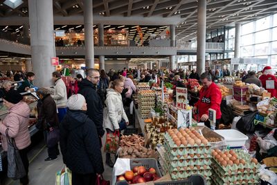 Hungary Battles 'Shrinkflation' with Mandatory Price Warnings