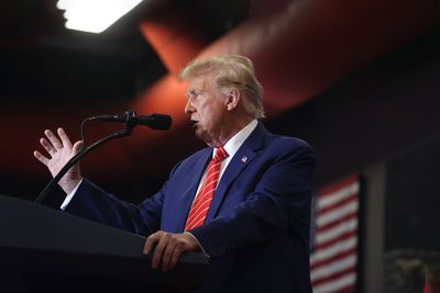 Trump dodges oath to not overthrow gov't